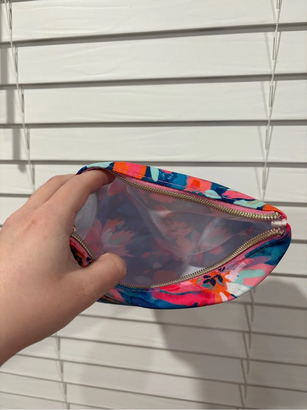 No Label clear cosmetic